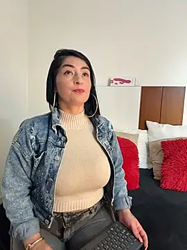 karenlennox1 online show from May 2, 8:58 pm