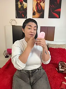Snapshot of karenlennox1 chatting on July 6, 10:56 pm karenlennox1 online show from July 6, 10:56 pm