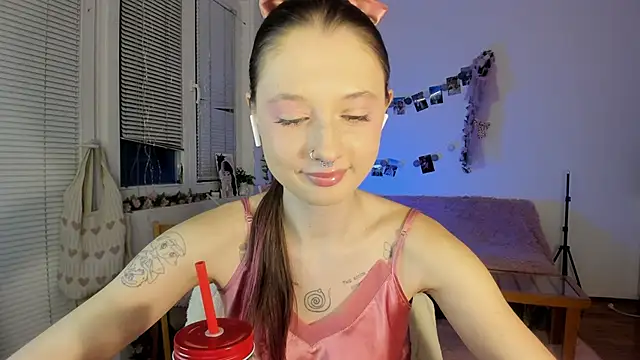 Snapshot of Jenny_darling_love chatting on January 9, 7:08 pm Jenny darling love online show from January 9, 7:08 pm