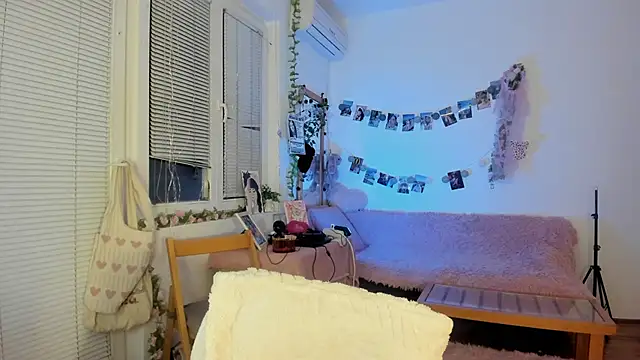 Snapshot of Jenny_darling_love chatting on January 13, 6:59 pm Jenny darling love online show from January 13, 6:59 pm