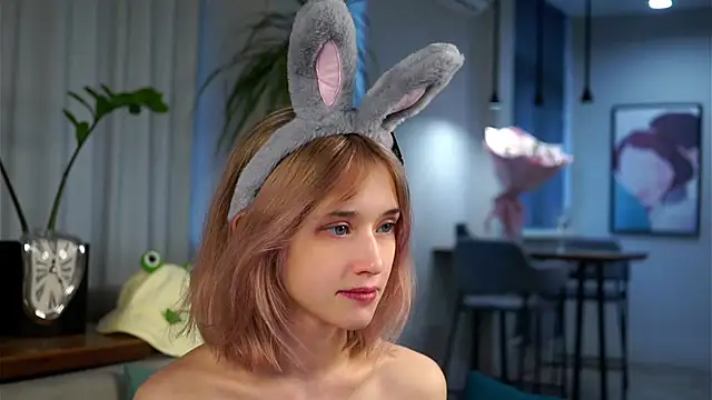 EdlinHargus online show from February 13, 7:56 am