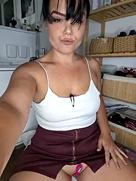 Snapshot of Xladycharme chatting on June 8, 11:49 pm Xladycharme online show from June 8, 11:49 pm