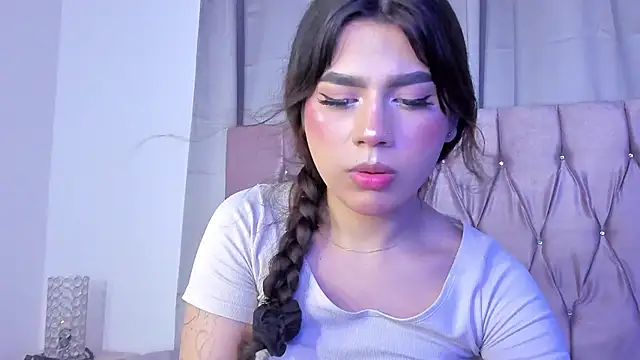 Snapshot of Ashley_piinkk_ chatting on March 21, 5:43 am Ashley piinkk  online show from March 21, 5:43 am