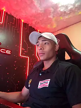 Snapshot of Jhonyblack_1 chatting on December 18, 4:13 pm Jhonyblack 1 online show from December 18, 4:13 pm