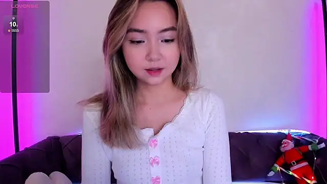 Snapshot of Fluffy_Rose chatting on December 9, 1:51 am Fluffy Rose online show from December 9, 1:51 am