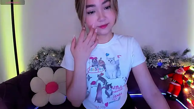 Snapshot of Fluffy_Rose chatting on December 21, 1:47 am Fluffy Rose online show from December 21, 1:47 am