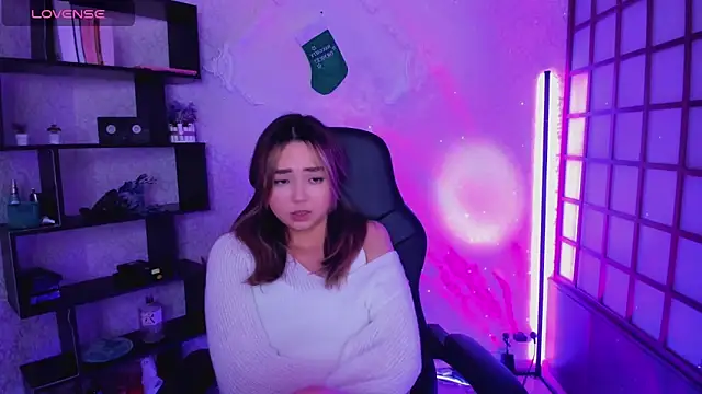 Snapshot of Fluffy_Rose chatting on December 27, 11:39 am Fluffy Rose online show from December 27, 11:39 am