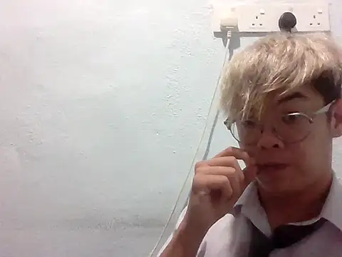 Snapshot of jerryzai chatting on April 12, 7:13 am jerryzai online show from April 12, 7:13 am