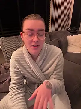 xX HotCouple Xx online show from December 17, 8:59 pm