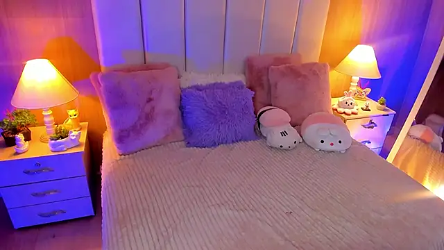 Snapshot of CaseyPiierce chatting on November 4, 8:08 pm CaseyPiierce online show from November 4, 8:08 pm