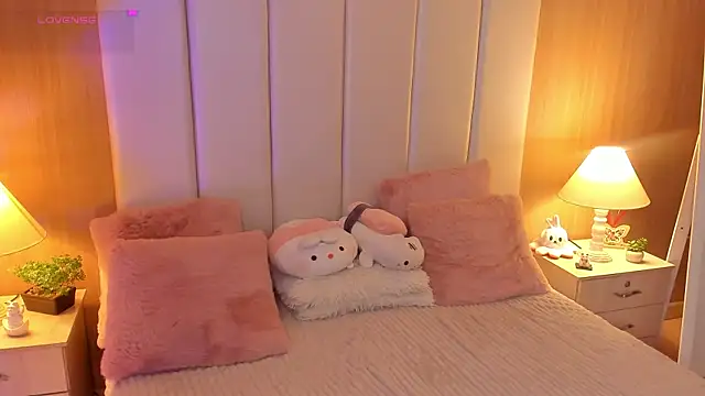 Snapshot of CaseyPiierce chatting on November 28, 8:55 pm CaseyPiierce online show from November 28, 8:55 pm