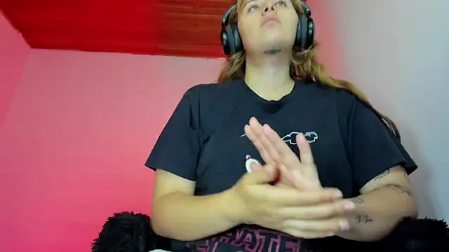 bonnie moon  online show from January 10, 5:26 pm