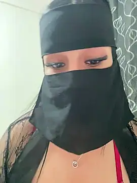 Snapshot of mari_layali chatting on August 2, 10:30 pm mari layali online show from August 2, 10:30 pm