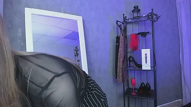 Snapshot of Tina_Tayllor chatting on September 29, 12:49 am Tina Tayllor online show from September 29, 12:49 am