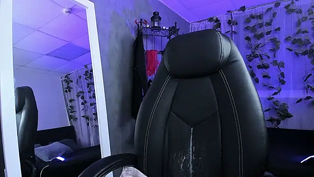 Snapshot of Tina_Tayllor chatting on October 5, 6:28 pm Tina Tayllor online show from October 5, 6:28 pm