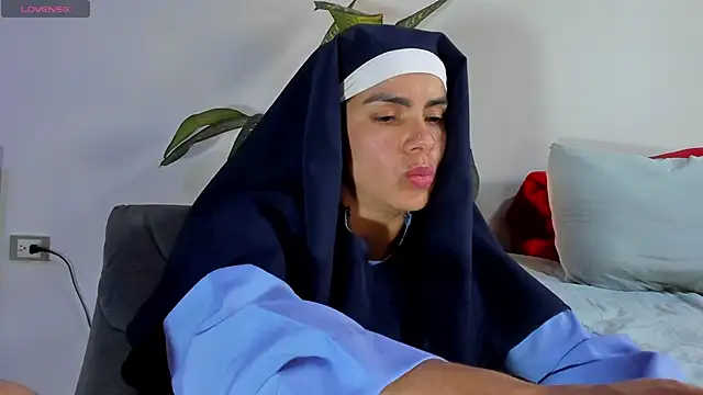 ClaraMariaMon online show from February 1, 7:02 pm