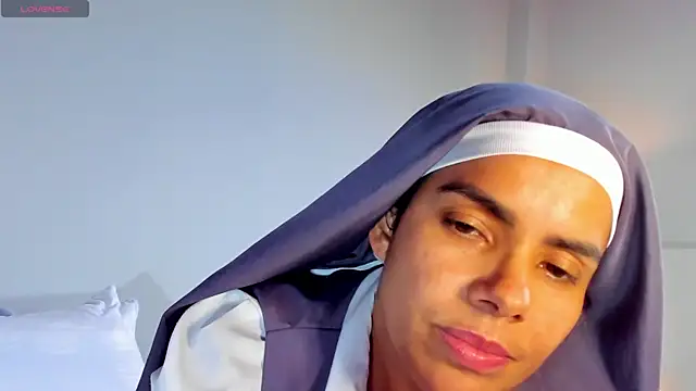 ClaraMariaMon online show from February 22, 6:30 pm