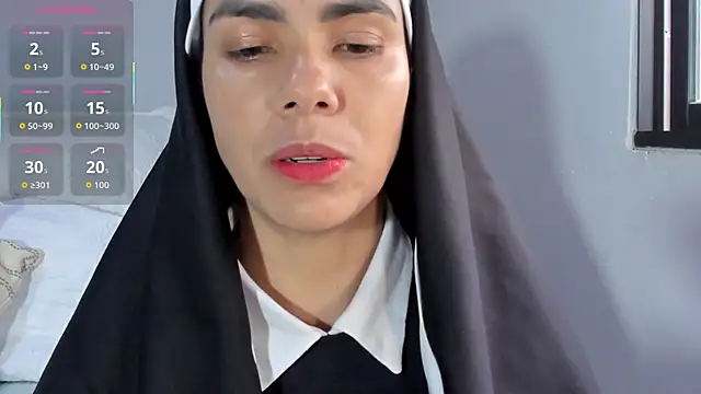 ClaraMariaMon online show from October 6, 2:25 pm