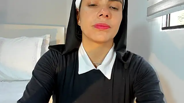 ClaraMariaMon online show from June 5, 7:19 pm