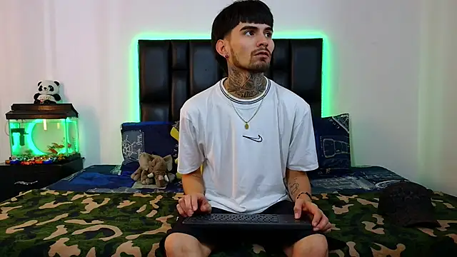 Brutal Sex Fucking online show from February 27, 7:14 pm