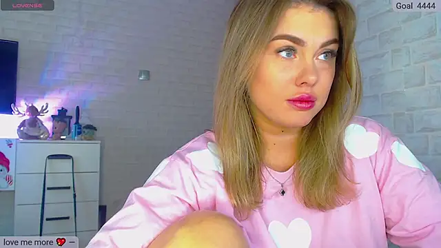 Snapshot of SuchCute chatting on March 9, 2:39 am SuchCute online show from March 9, 2:39 am