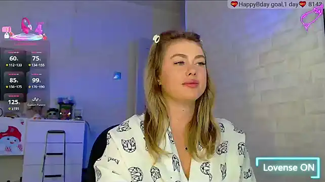 Snapshot of SuchCute chatting on September 14, 2:11 am SuchCute online show from September 14, 2:11 am