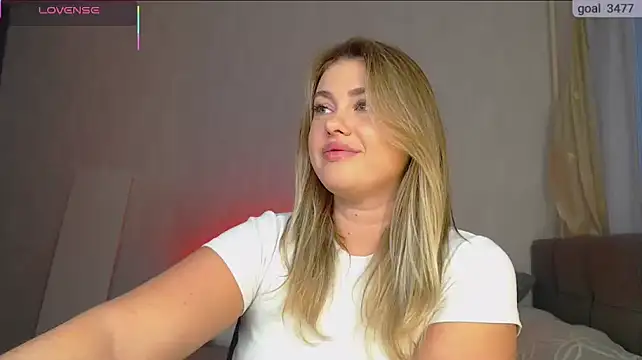 Snapshot of SuchCute chatting on November 10, 1:59 am SuchCute online show from November 10, 1:59 am