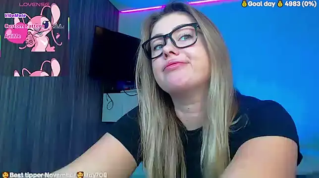 Snapshot of SuchCute chatting on November 30, 2:15 am SuchCute online show from November 30, 2:15 am