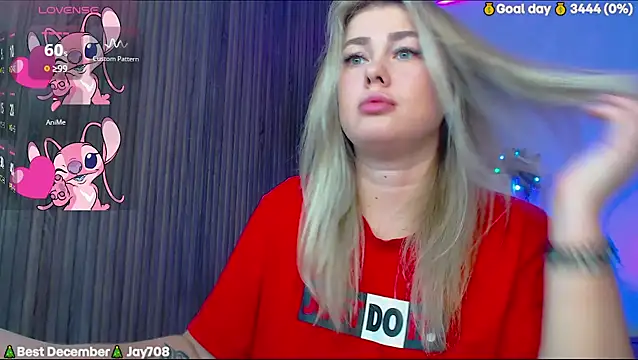 Snapshot of SuchCute chatting on December 5, 2:42 am SuchCute online show from December 5, 2:42 am