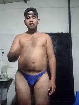 Snapshot of travieso2893 chatting on June 18, 2:34 am travieso2893 online show from June 18, 2:34 am