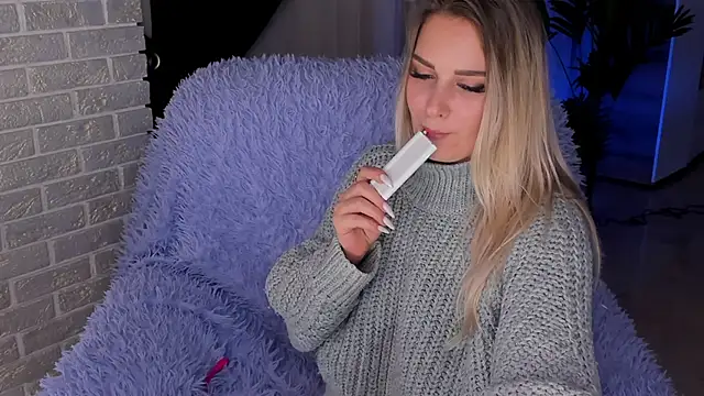 Snapshot of KittiLiza chatting on January 26, 9:51 pm KittiLiza online show from January 26, 9:51 pm