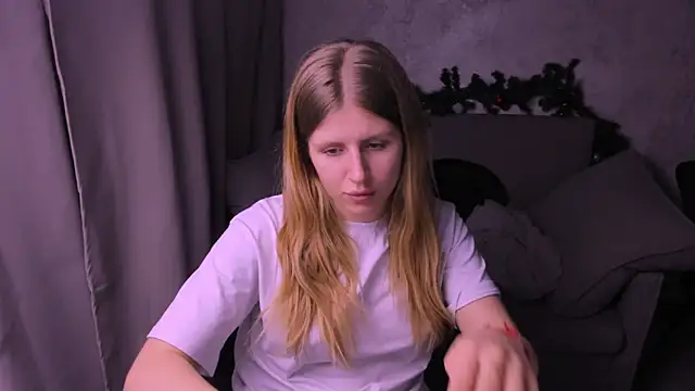 kirraa  online show from January 12, 9:08 pm