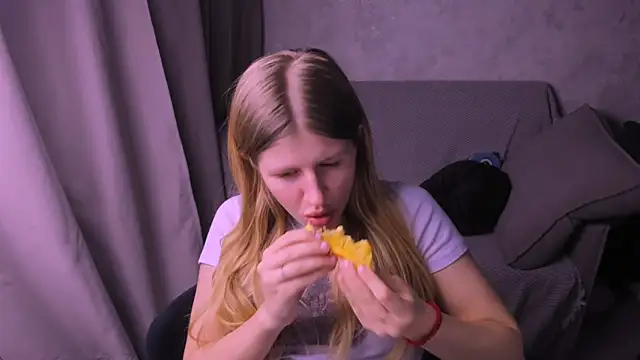 kirraa  online show from January 19, 10:49 pm