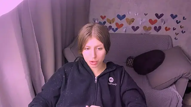 kirraa  online show from February 14, 7:02 pm