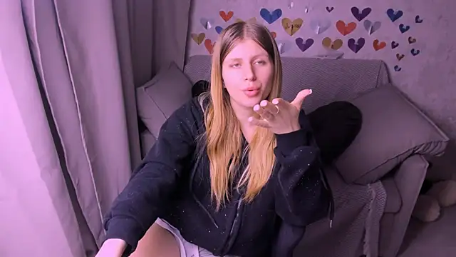 kirraa  online show from February 15, 7:39 pm