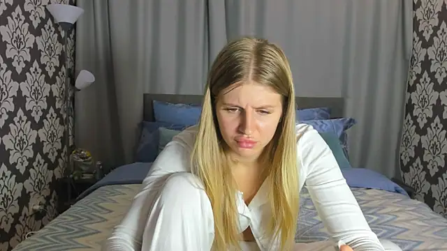 kirraa  online show from September 21, 5:36 pm