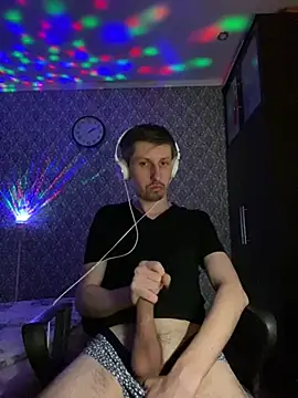 Snapshot of Aki-Laky chatting on February 24, 7:19 pm Aki-Laky online show from February 24, 7:19 pm