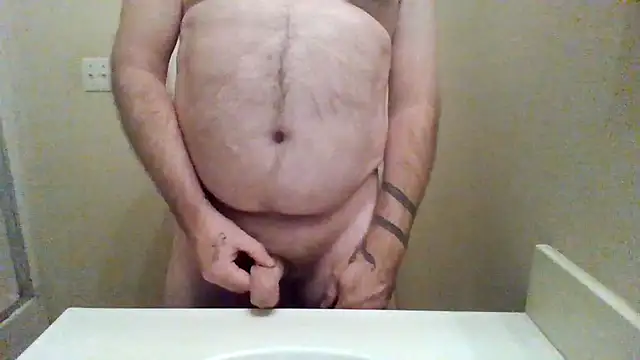 Snapshot of WatchinU82 chatting on May 21, 4:08 am WatchinU82 online show from May 21, 4:08 am