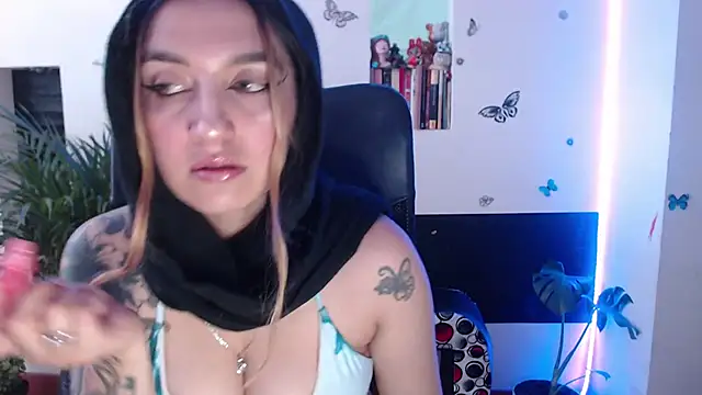 Snapshot of Lia-mitch chatting on November 21, 6:39 pm Lia-mitch online show from November 21, 6:39 pm