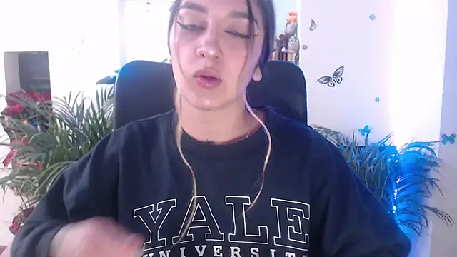 Lia-mitch online show from April 30, 6:47 pm