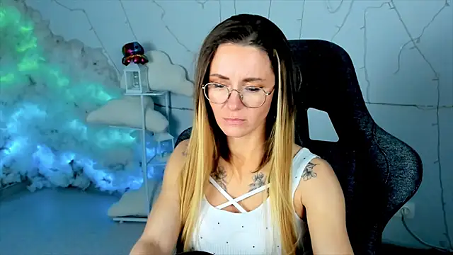 LadyIzabel online show from February 23, 11:44 am