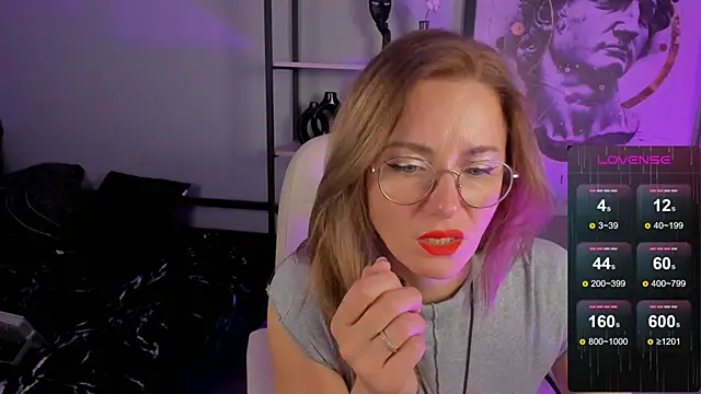 LadyIzabel online show from October 28, 9:35 am