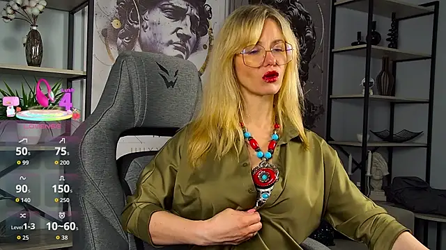 Snapshot of LadyIzabel chatting on April 20, 2:20 pm LadyIzabel online show from April 20, 2:20 pm