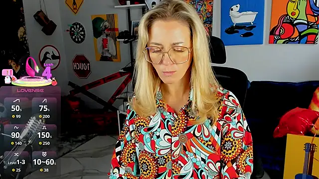 Snapshot of LadyIzabel chatting on May 11, 5:46 am LadyIzabel online show from May 11, 5:46 am