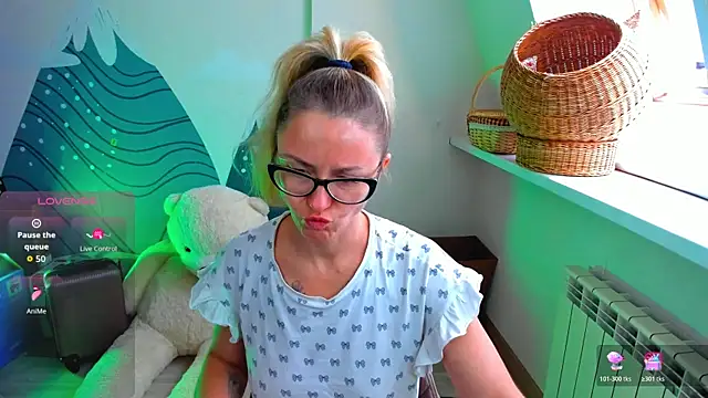 LadyIzabel online show from July 7, 9:13 am