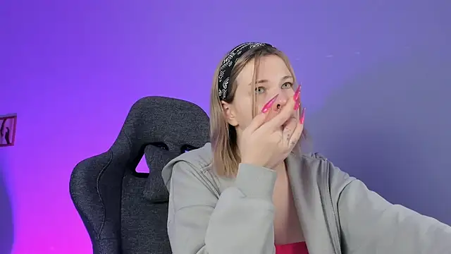 AliceSunday online show from December 24, 11:06 am