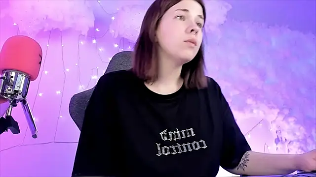 AliceSunday online show from February 5, 2:16 pm