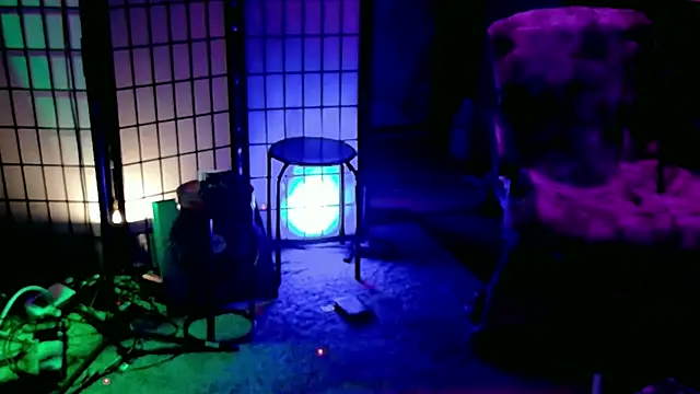 NinasNylonz online show from December 2, 2:45 pm