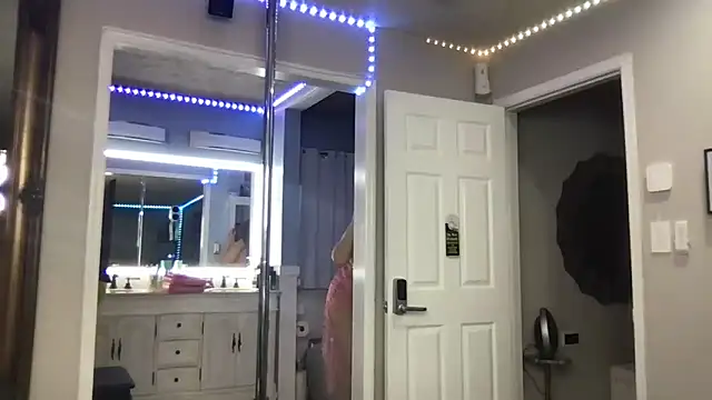 curvyfunlover online show from December 15, 12:09 pm