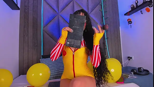 BriaConner  online show from October 31, 2:45 am